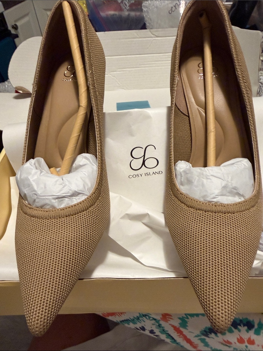 NEW Cosy Island Women's Pointed Toe Ballet kitten heels in Tan not worn 6 1/2